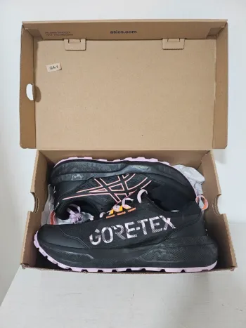 Used Asics Gel Sonoma 8 GTX bike — image 8 of 9