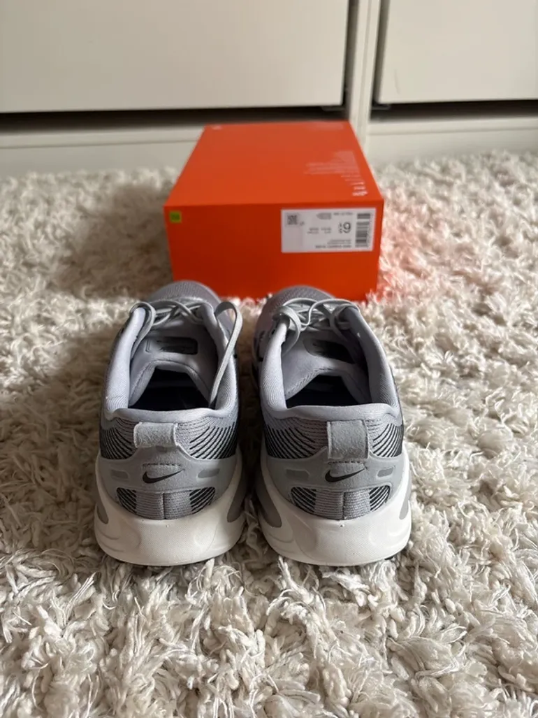 Tweedehands Nike Vomero 18 bike — afbeelding 3 van 6