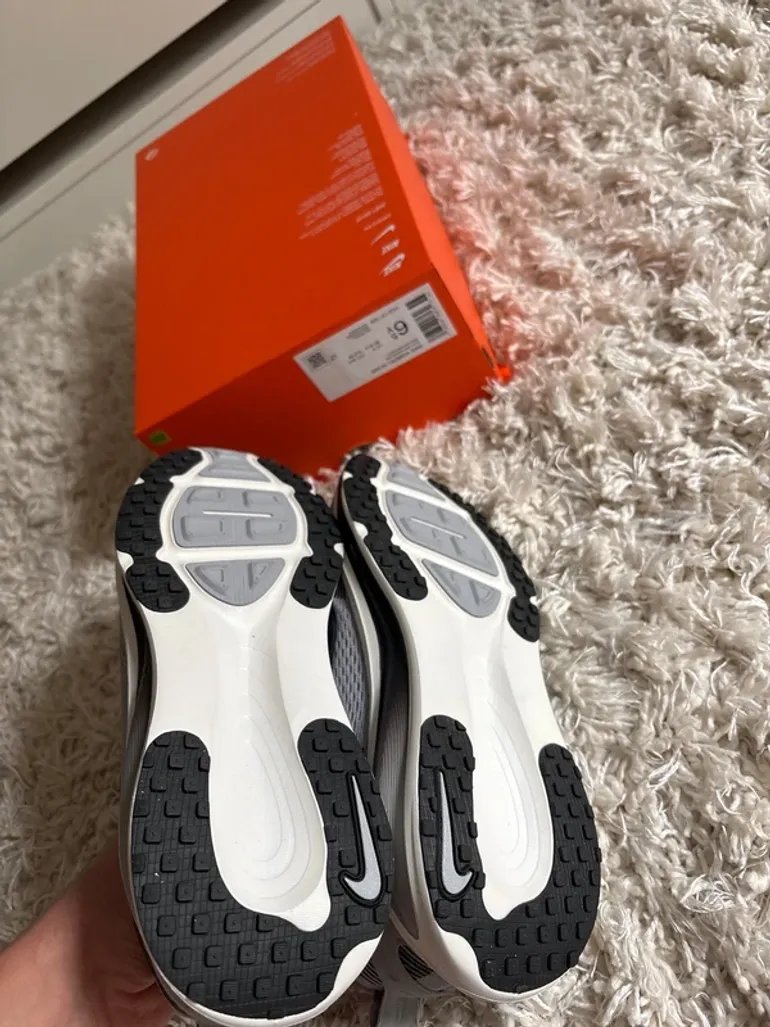 Tweedehands Nike Vomero 18 bike — afbeelding 5 van 6