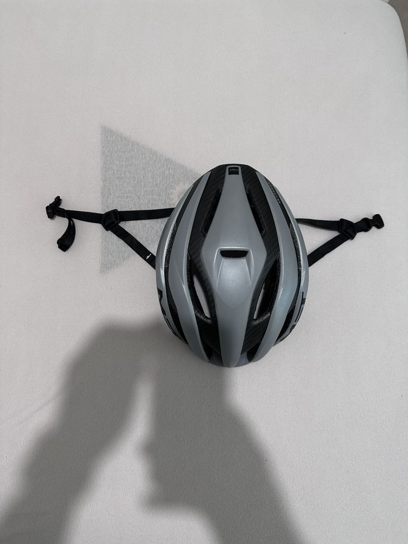 MET Trenta 3K Carbon MIPS 2022 Cycling Accessories d'occasion