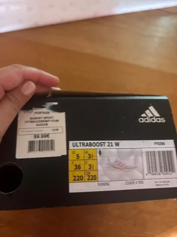 Käytetty Adidas Ultraboost Running Shoes