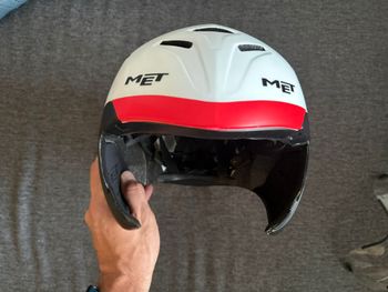 Used MET Drone Helmet 2023 bike — image 3 of 6