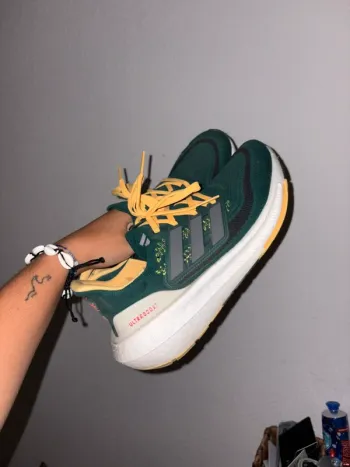 Käytetty Adidas Ultra Boost bike — kuva 1 / 3