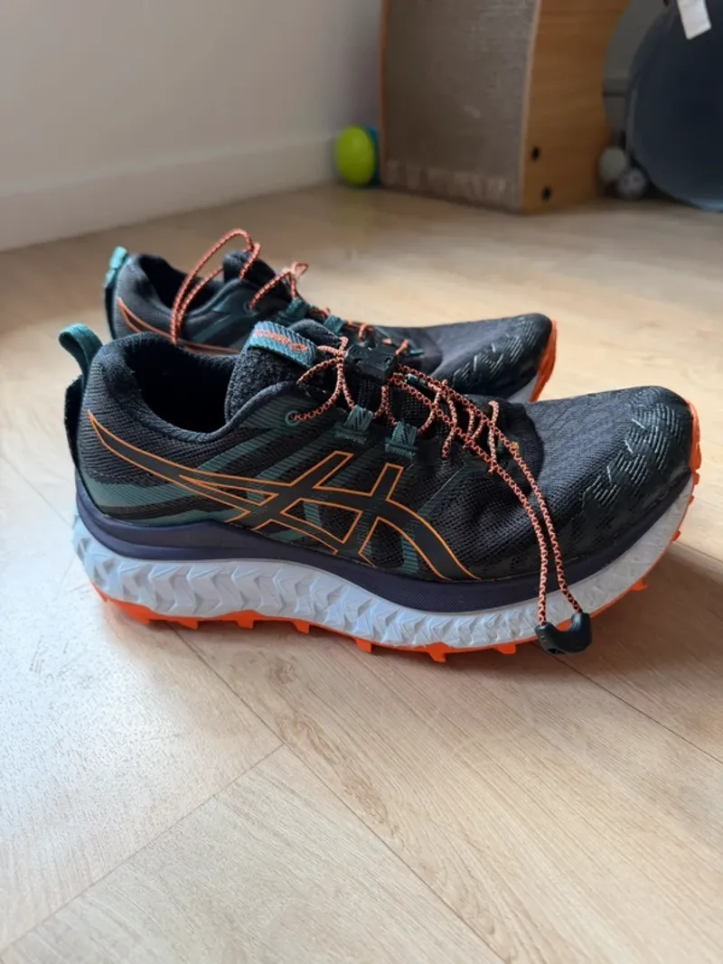 Used Asics Trail Running Shoes bike — image 1 of 4