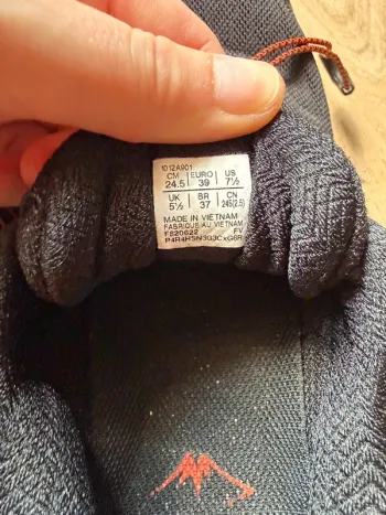 Used Asics Trail Running Shoes bike — image 3 of 4