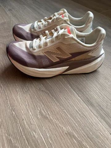 Used New Balance Rebel v5 bike — image 3 of 10