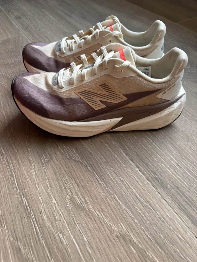 Used New Balance Rebel v5 bike — image 3 of 10
