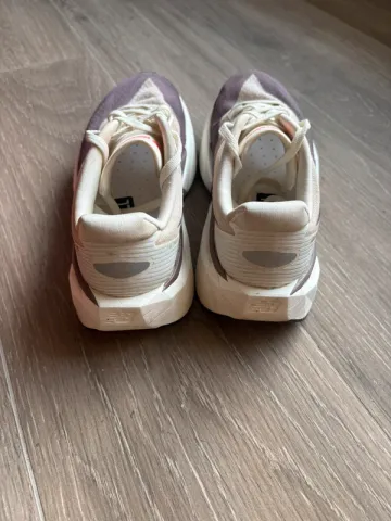 Used New Balance Rebel v5 bike — image 6 of 10
