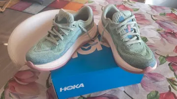 Tweedehands Verde Hoka Walking Shoes Size 39 1/3 bike — afbeelding 2 van 8