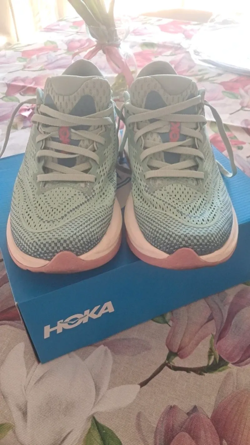 Tweedehands Verde Hoka Walking Shoes Size 39 1/3 bike — afbeelding 1 van 8