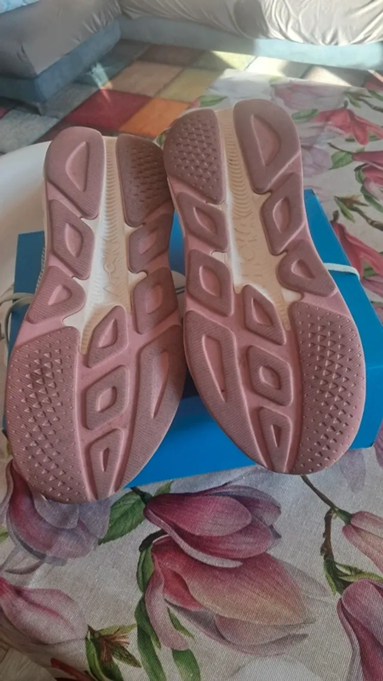 Used Verde Hoka Walking Shoes Size 39 1/3 bike — image 3 of 8