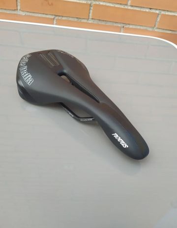 Gebrauchtes Selle Italia Novus Flow Id Match Large Saddles & Seatposts