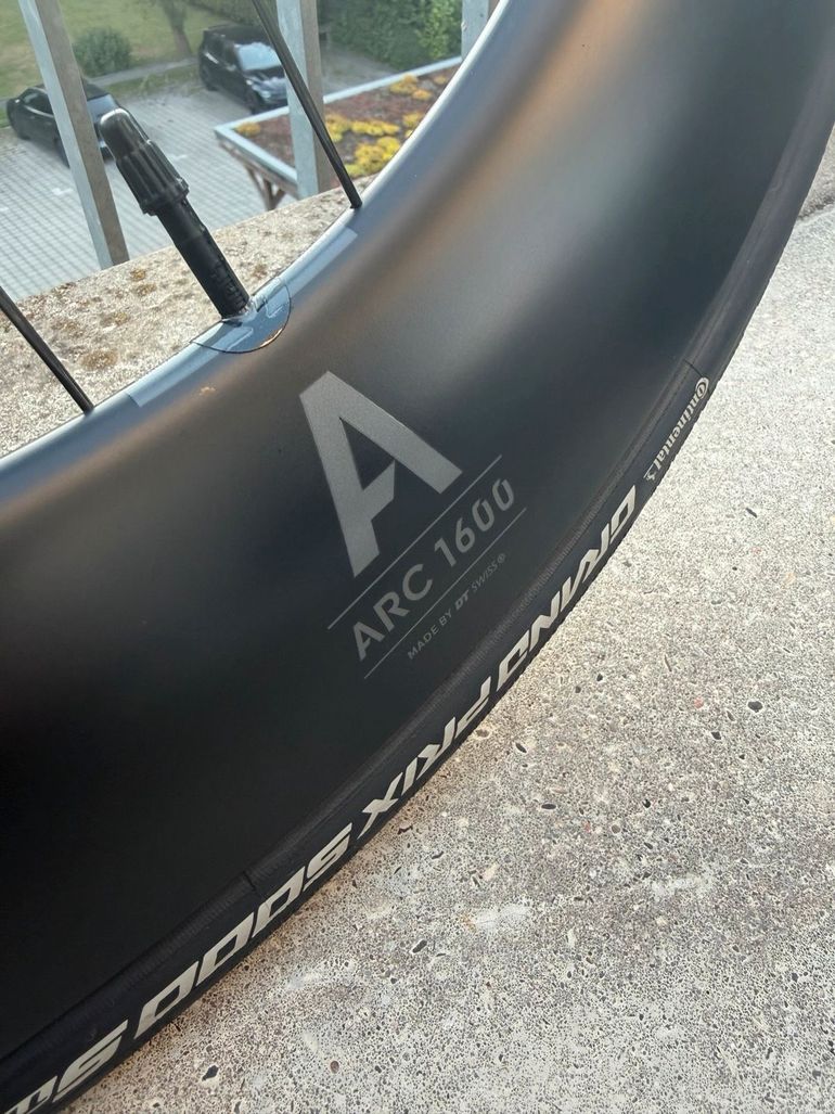 Używany Continental ARC 1600 Spline bike — zdjęcie 2 z 7