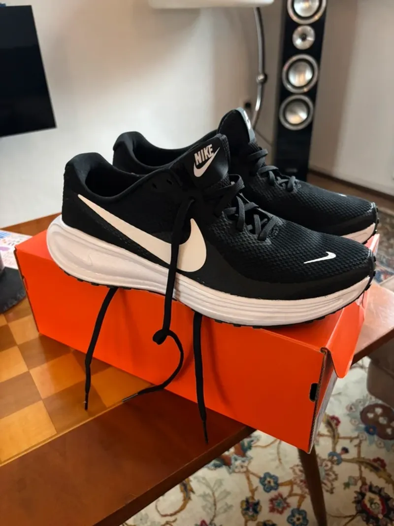 Used Nike Revolution 8 Running Shoes