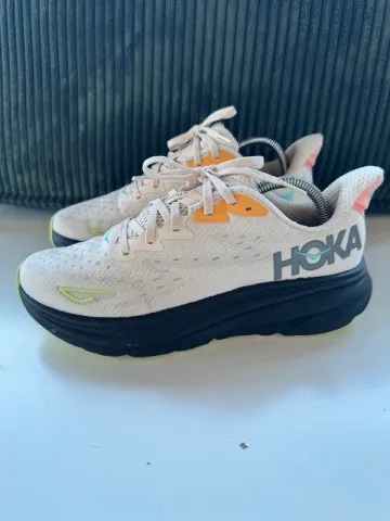 Gebrauchtes Hoka Clifton 9 Running Shoes