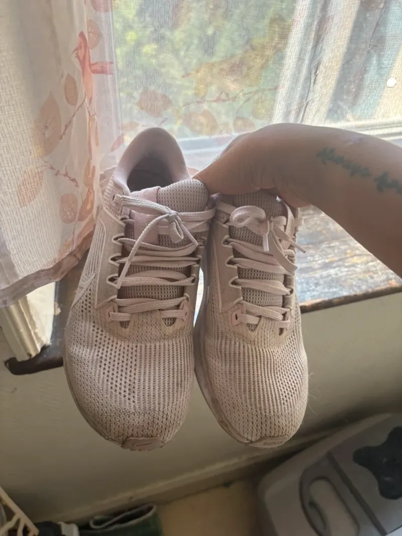 Used Pegasus 40 Running Shoes