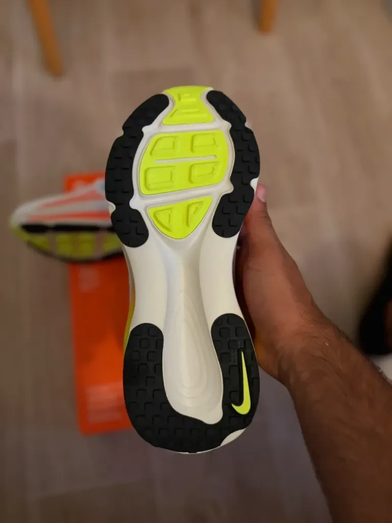 Tweedehands Nike Vomero 18 bike — afbeelding 3 van 7