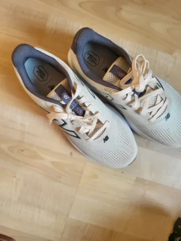Used New Balance 520 bike — image 2 of 5