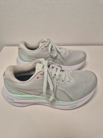 Used Premium Gel-Kayano 30 bike — image 3 of 10