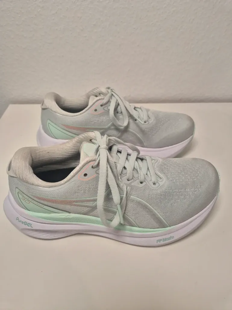 Used Premium Gel-Kayano 30 bike — image 3 of 10