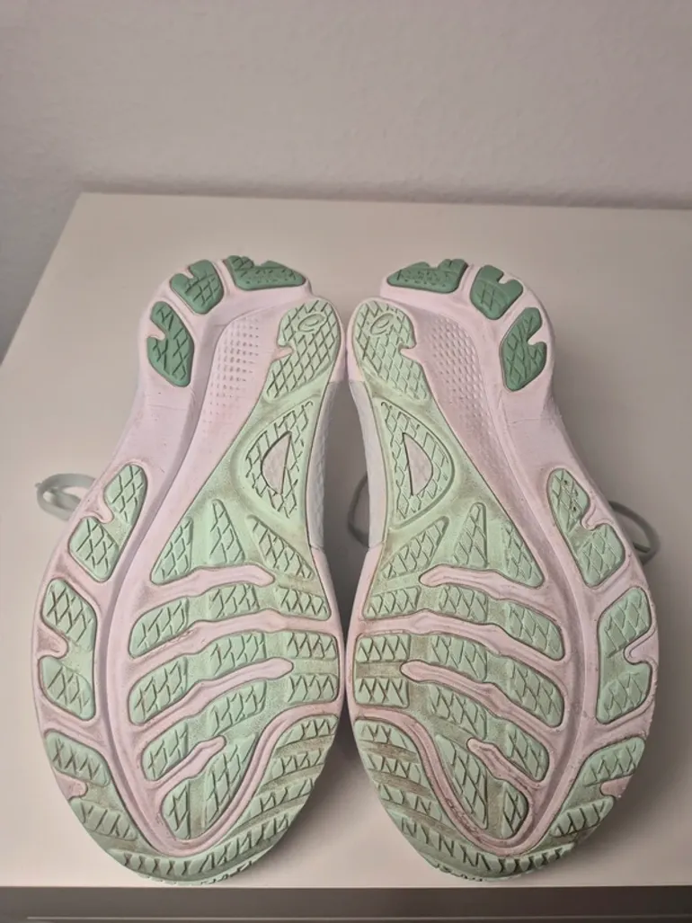 Used Premium Gel-Kayano 30 bike — image 6 of 10