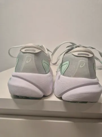 Used Premium Gel-Kayano 30 bike — image 7 of 10