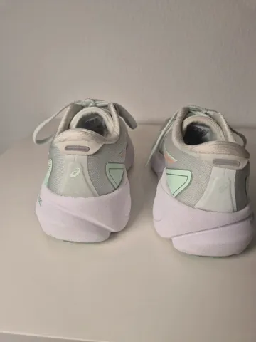 Used Premium Gel-Kayano 30 bike — image 4 of 10