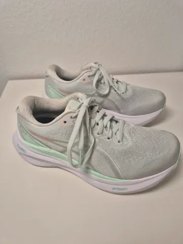 Used Premium Gel-Kayano 30 bike — image 1 of 10