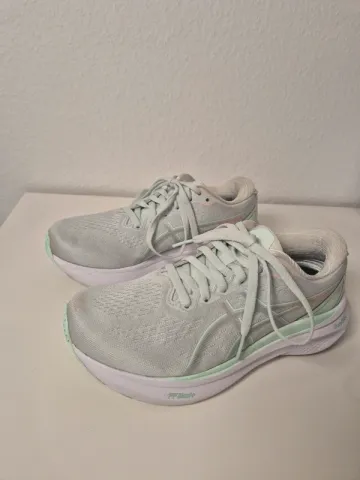 Used Premium Gel-Kayano 30 bike — image 2 of 10