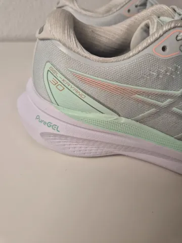 Used Premium Gel-Kayano 30 bike — image 5 of 10