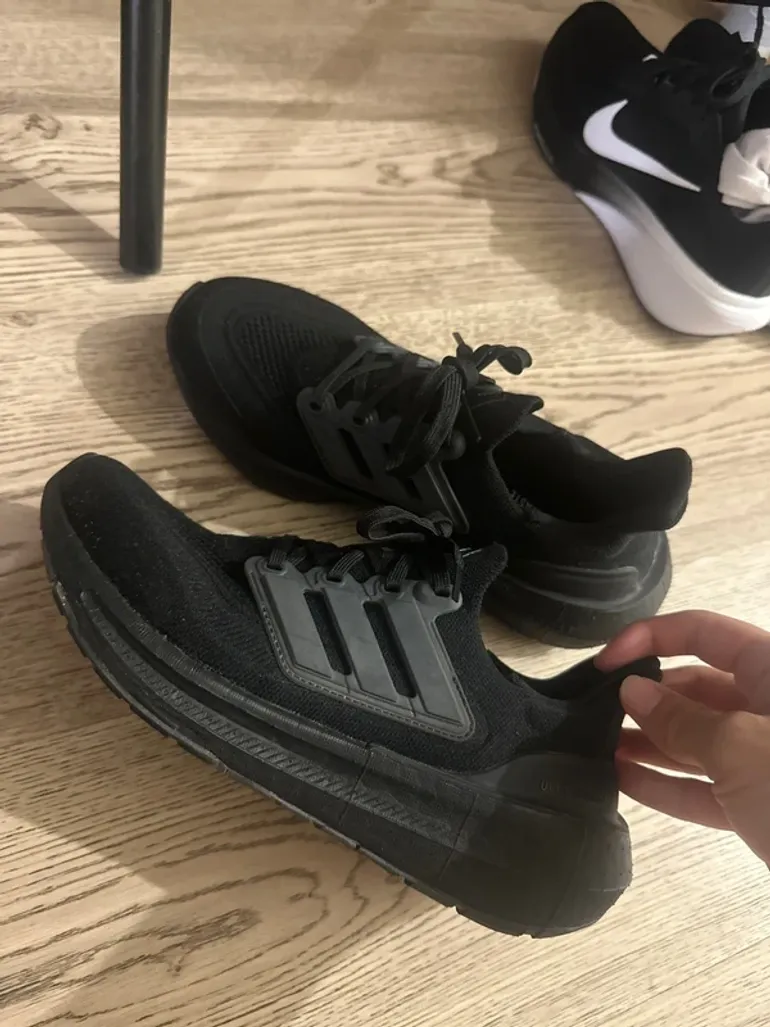 Käytetty Adidas Ultraboost light bike — kuva 2 / 4