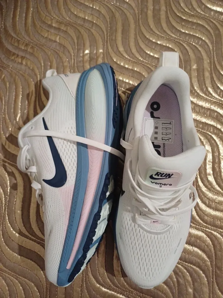 Tweedehands Nike Zoom Vomero 18 bike — afbeelding 2 van 5