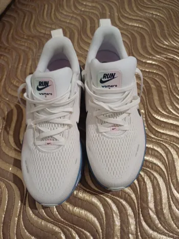 Tweedehands Nike Zoom Vomero 18 bike — afbeelding 1 van 5