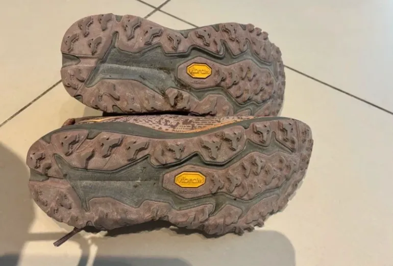 Used Hoka Speedgoat 6 Goretex bike — image 2 of 4