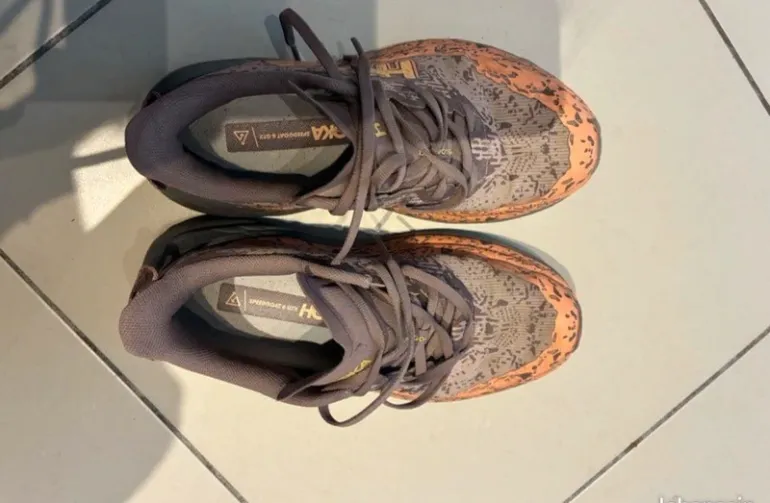 Used Hoka Speedgoat 6 Goretex bike — image 3 of 4