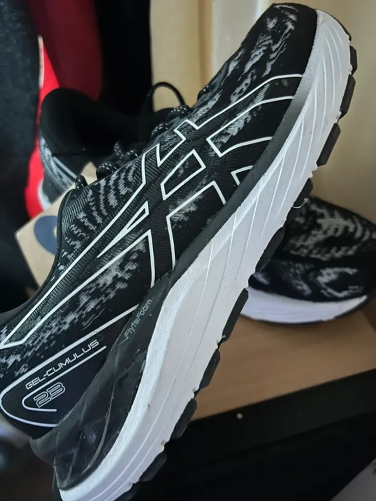 Used Asics Cumulus bike — image 2 of 3