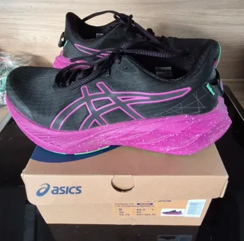 Used Asics Novablast 4 Lite-Show bike — image 4 of 4