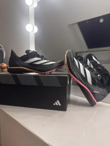 Käytetty Adidas Pointes d’athlétisme Running Shoes
