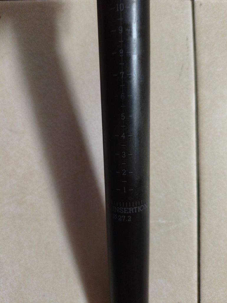 Używany Switch Carbon Seatpost 0 Offset 2026 bike — zdjęcie 3 z 4