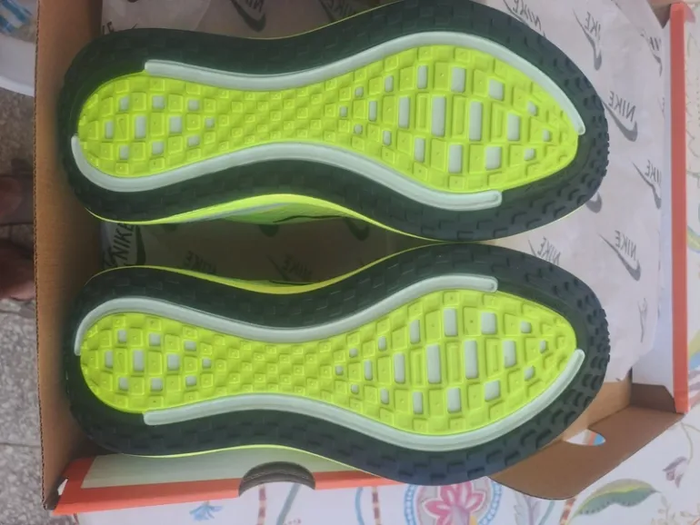 Tweedehands Nike Vomero Plus Run bike — afbeelding 12 van 13