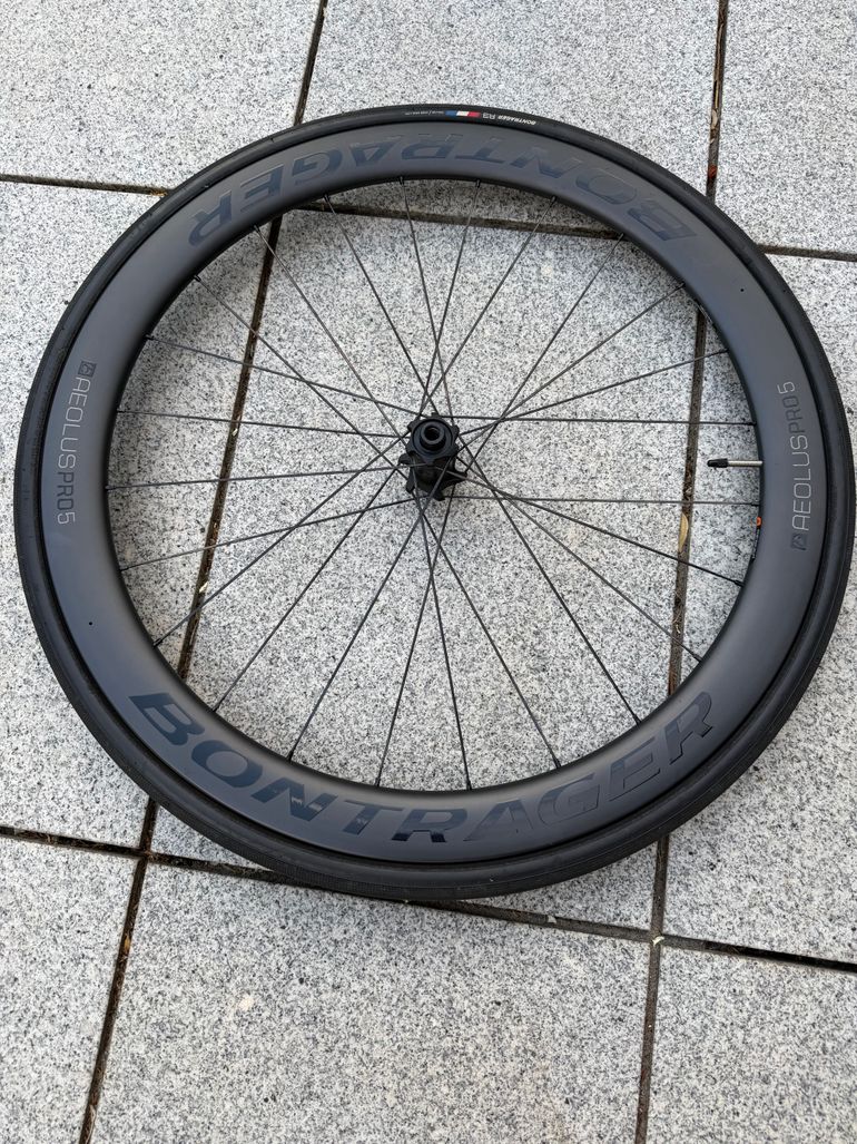 Używany Bontrager Aeolus Pro 5 bike — zdjęcie 2 z 6