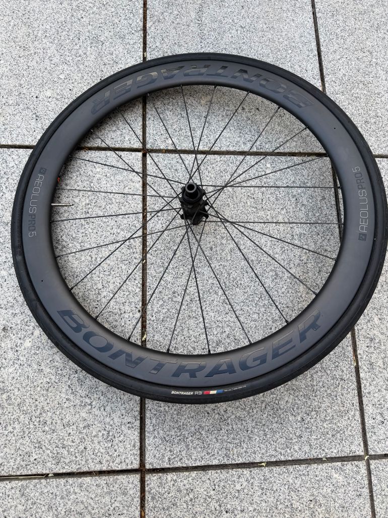 Używany Bontrager Aeolus Pro 5 bike — zdjęcie 4 z 6