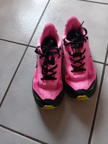 Used Hoka Trailrunning Shoes bike — image 2 of 4