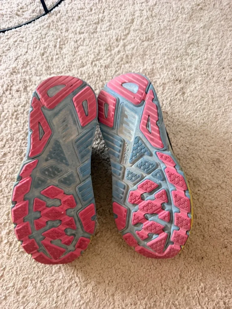 Used Hoka Arahi 6 bike — image 4 of 7
