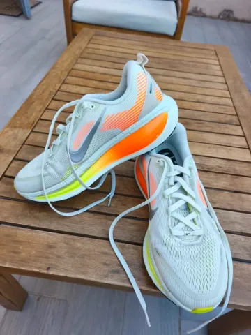 Tweedehands Nike Vomero 18 Running Shoes