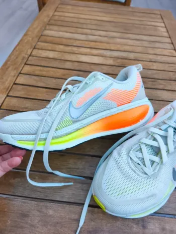Tweedehands Nike Vomero 18 bike — afbeelding 2 van 5