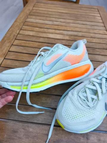 Brugt Nike Vomero 18 bike — billede 2 af 5