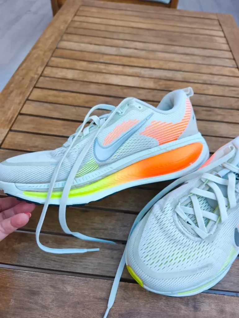 Tweedehands Nike Vomero 18 bike — afbeelding 2 van 5