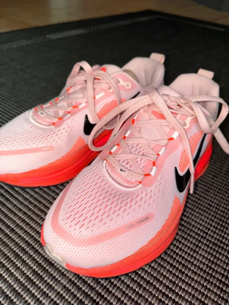 Tweedehands Nike Vomero 18 bike — afbeelding 2 van 6