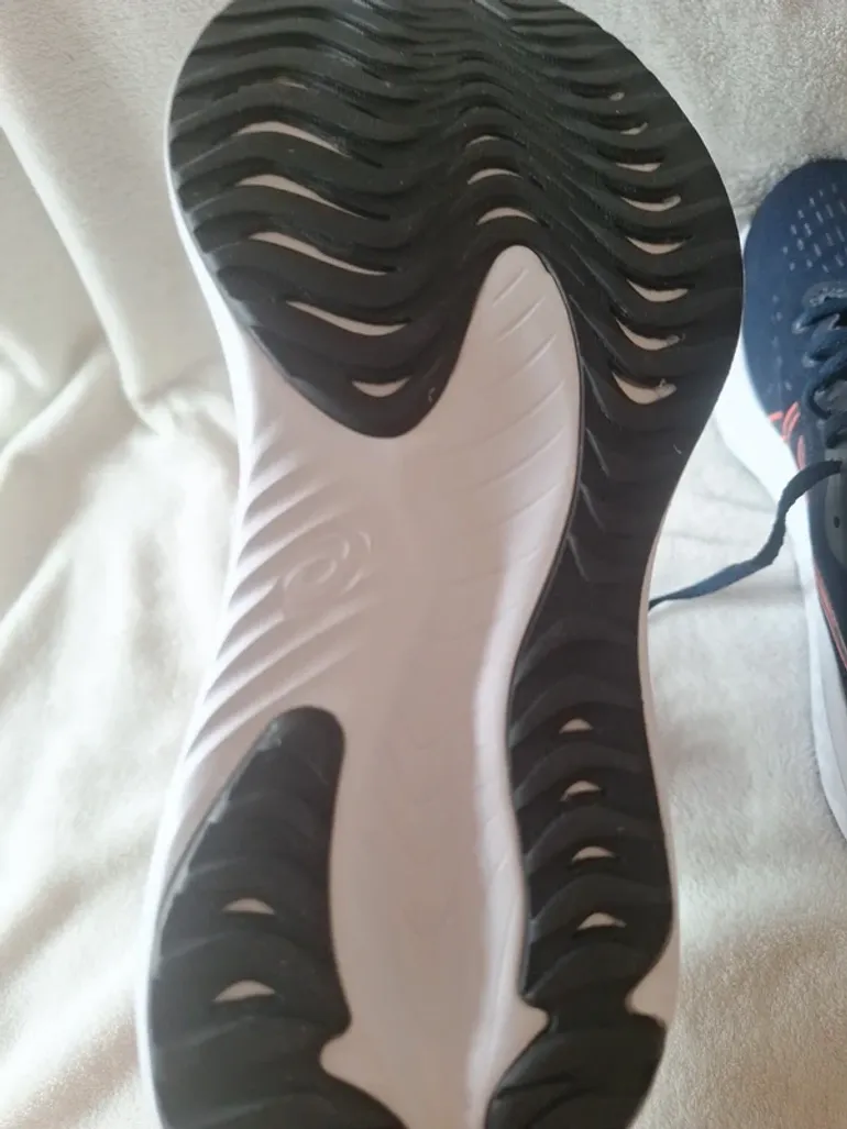 Used Asics Gel-Excite 10 bike — image 3 of 10